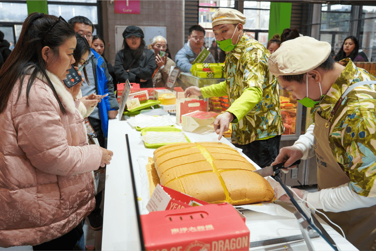 一块蛋糕的诞生：南洋大师傅从原料到出品的品质之旅(图1)
