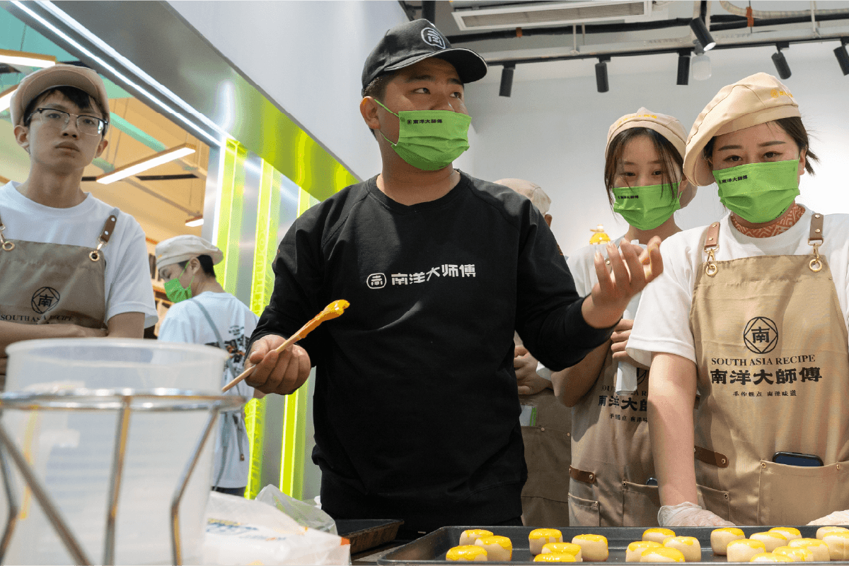 直营与加盟的十字路口——烘焙连锁的两种生存哲学(图1)